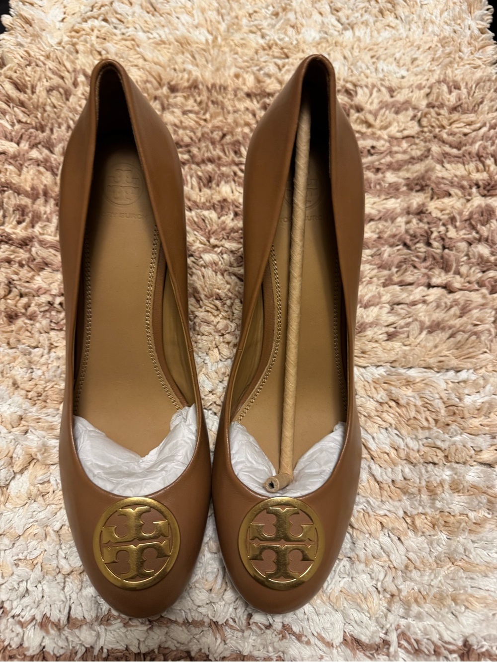 Tory Burch Brown Leather Wedge Pumps with Gold Logo Medallion - Picture 3 of 4